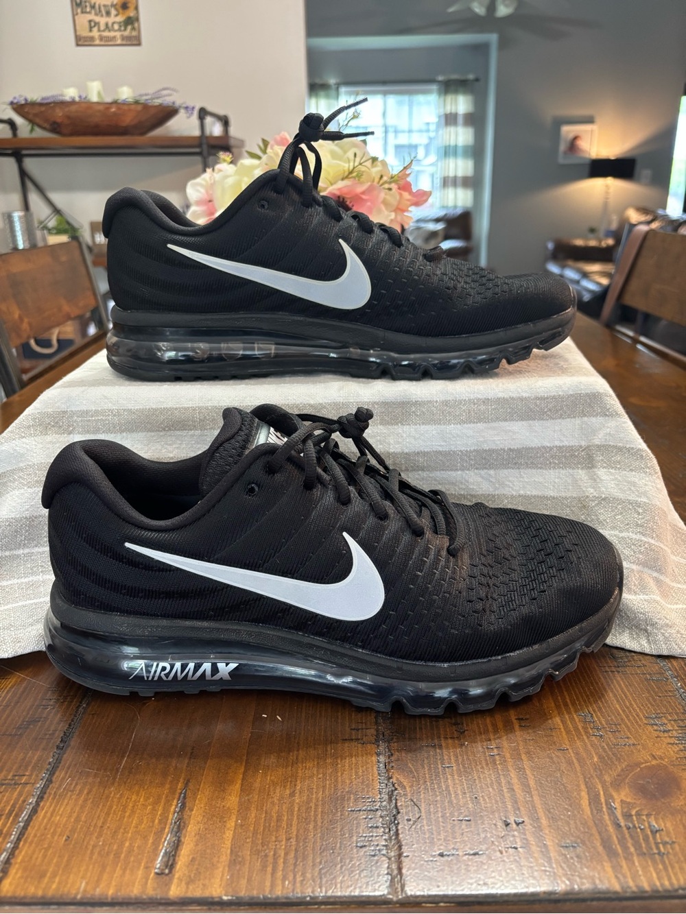 Nike Men's Black Athletic Air Max Trainers with White Swoosh